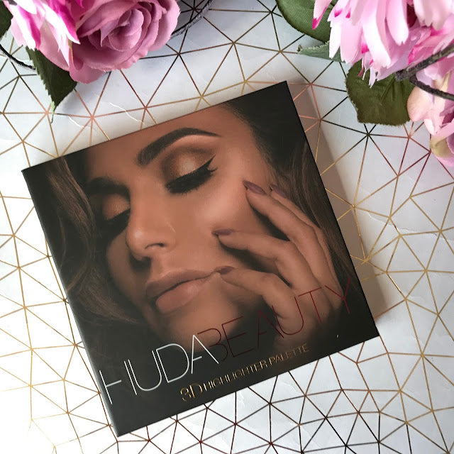 Huda Beauty - 3D Highlighter Palette (Shade Golden Sands)